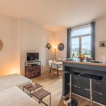 T2 En Face Du Tramway Et Proche De Lille *