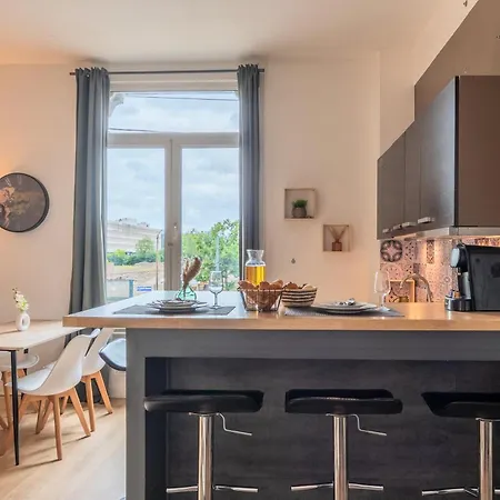 T2 En Face Du Tramway Et Proche De Lille