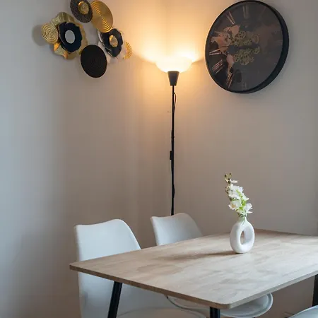 T2 En Face Du Tramway Et Proche De Lille Apartamento