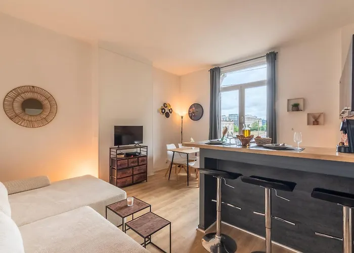 T2 En Face Du Tramway Et Proche De Lille *