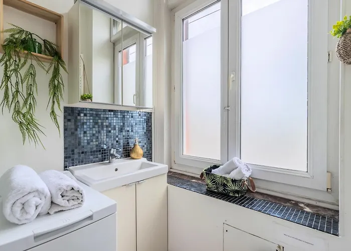 T2 En Face Du Tramway Et Proche De Lille *